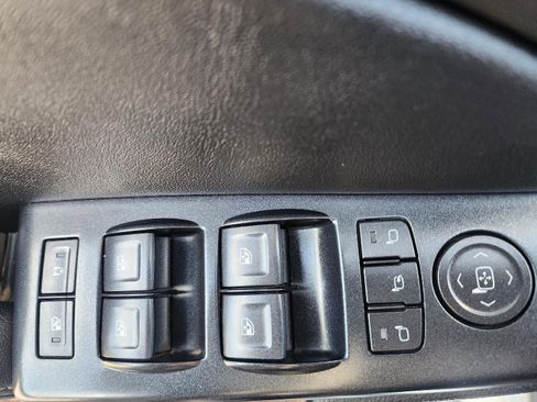 Used 2015 Chevrolet Suburban LTZ image 20