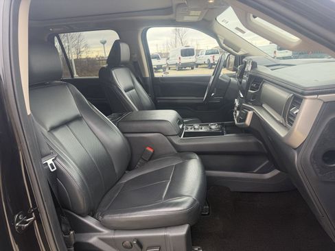 Used 2022 Ford Expedition Max XLT image 27