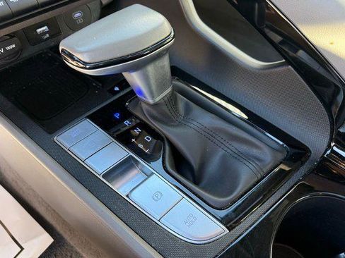 Used 2025 Hyundai Elantra SEL image 11