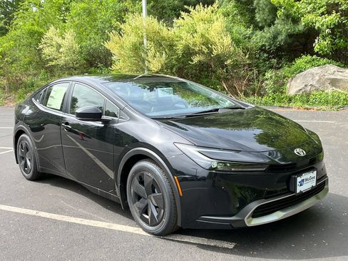 New 2026 Toyota Prius Plug-In Hybrid FWD image 7