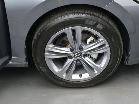 Used 2023 Volkswagen Jetta SE w/ Panoramic Sunroof Package FWD image 36