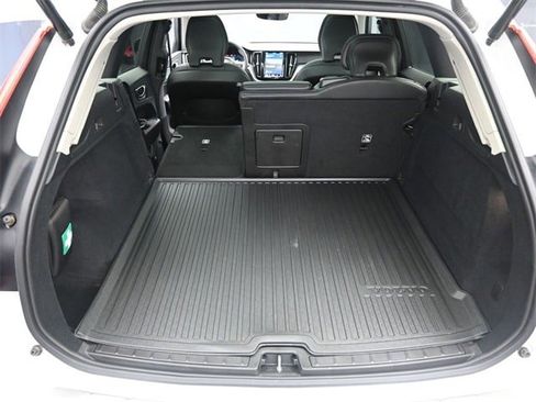 Certified 2024 Volvo XC60 B5 Core image 24