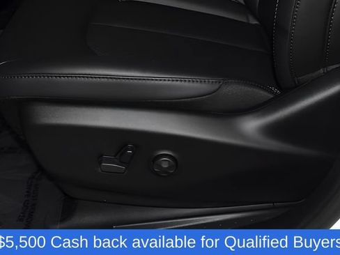 New 2026 Chrysler Pacifica Select AWD/4WD image 15