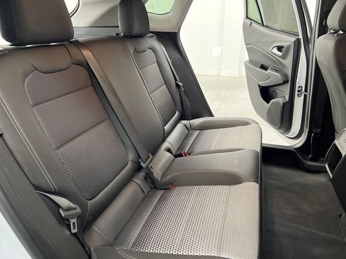 Used 2025 Chevrolet Trax LT w/ LT Convenience Package image 17