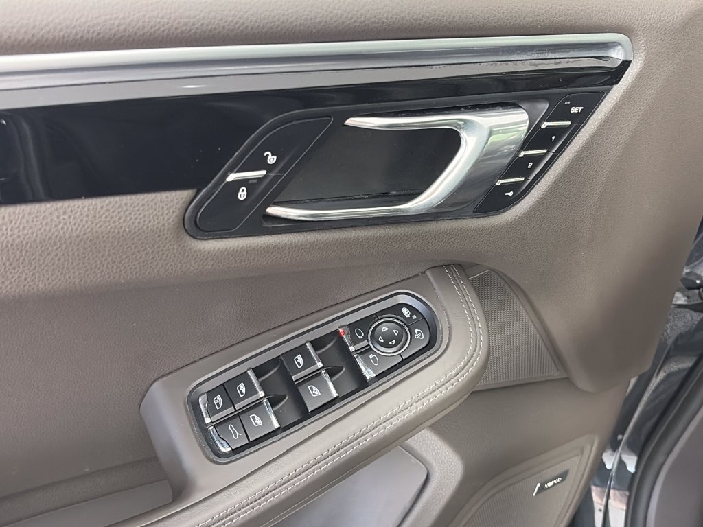 Used 2017 Porsche Macan AWD/4WD image 24