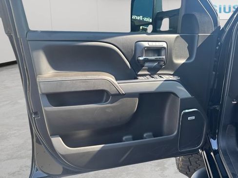 Used 2017 Chevrolet Silverado 2500 LTZ w/ Midnight Edition AWD/4WD image 9
