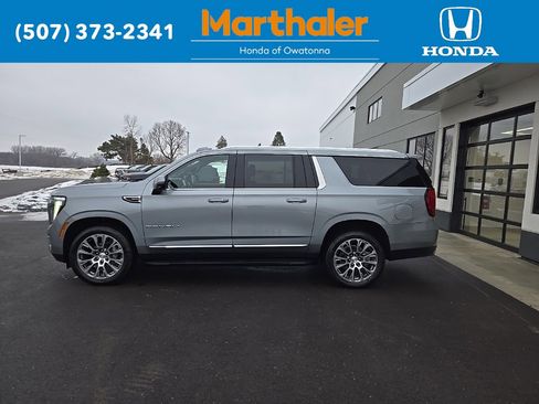 Used 2025 GMC Yukon XL Denali image 2