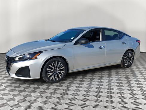 Certified 2024 Nissan Altima 2.5 SV image 9