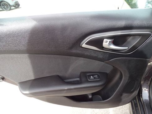 Used 2016 Chrysler 200 Limited Sedan FWD image 29