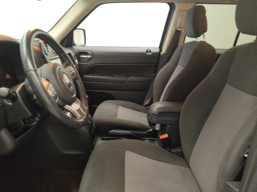 Used 2016 Jeep Patriot Latitude AWD/4WD image 17