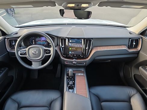 Certified 2023 Volvo XC60 B5 Plus image 5