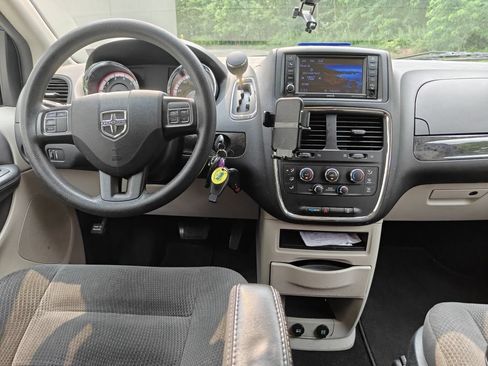 Used 2019 Dodge Grand Caravan SE w/ UConnect Hands-Free Group FWD image 26