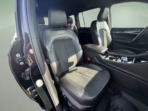 Used 2022 Jeep Grand Cherokee Trailhawk image 28