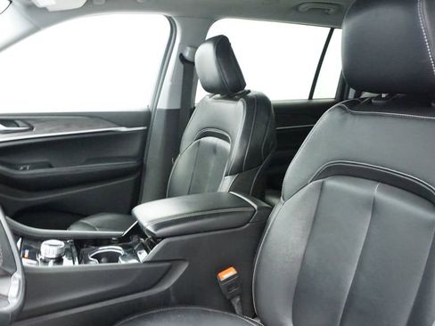 Used 2023 Jeep Grand Cherokee L Limited w/ Black Appearance Package image 29