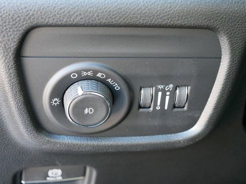 New 2025 Jeep Grand Cherokee Limited image 36