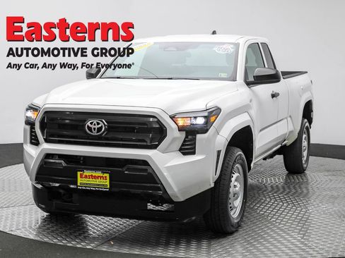 Used 2024 Toyota Tacoma SR image 1