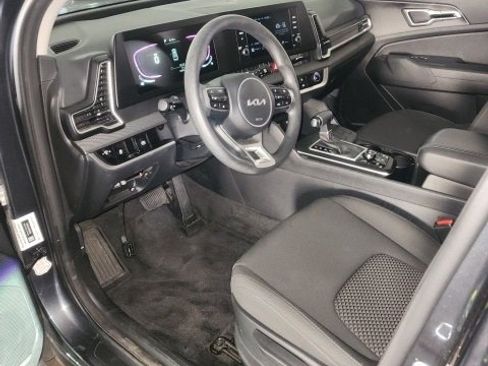 Used 2024 Kia Sportage LX image 7