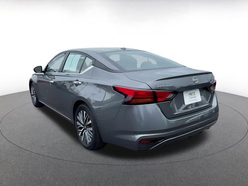 Used 2025 Nissan Altima 2.5 SV image 11