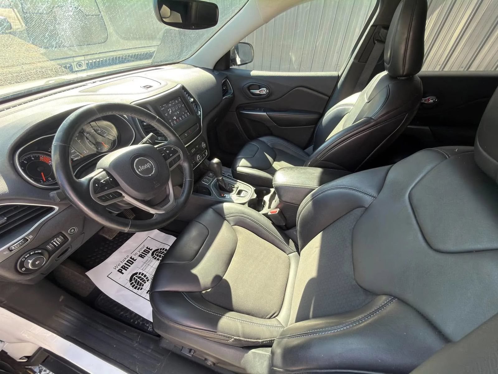Used 2019 Jeep Cherokee Latitude Plus w/ Comfort/Convenience Group FWD image 9