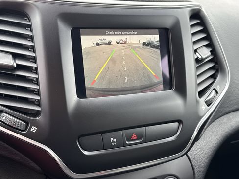 Used 2020 Jeep Cherokee Altitude image 34