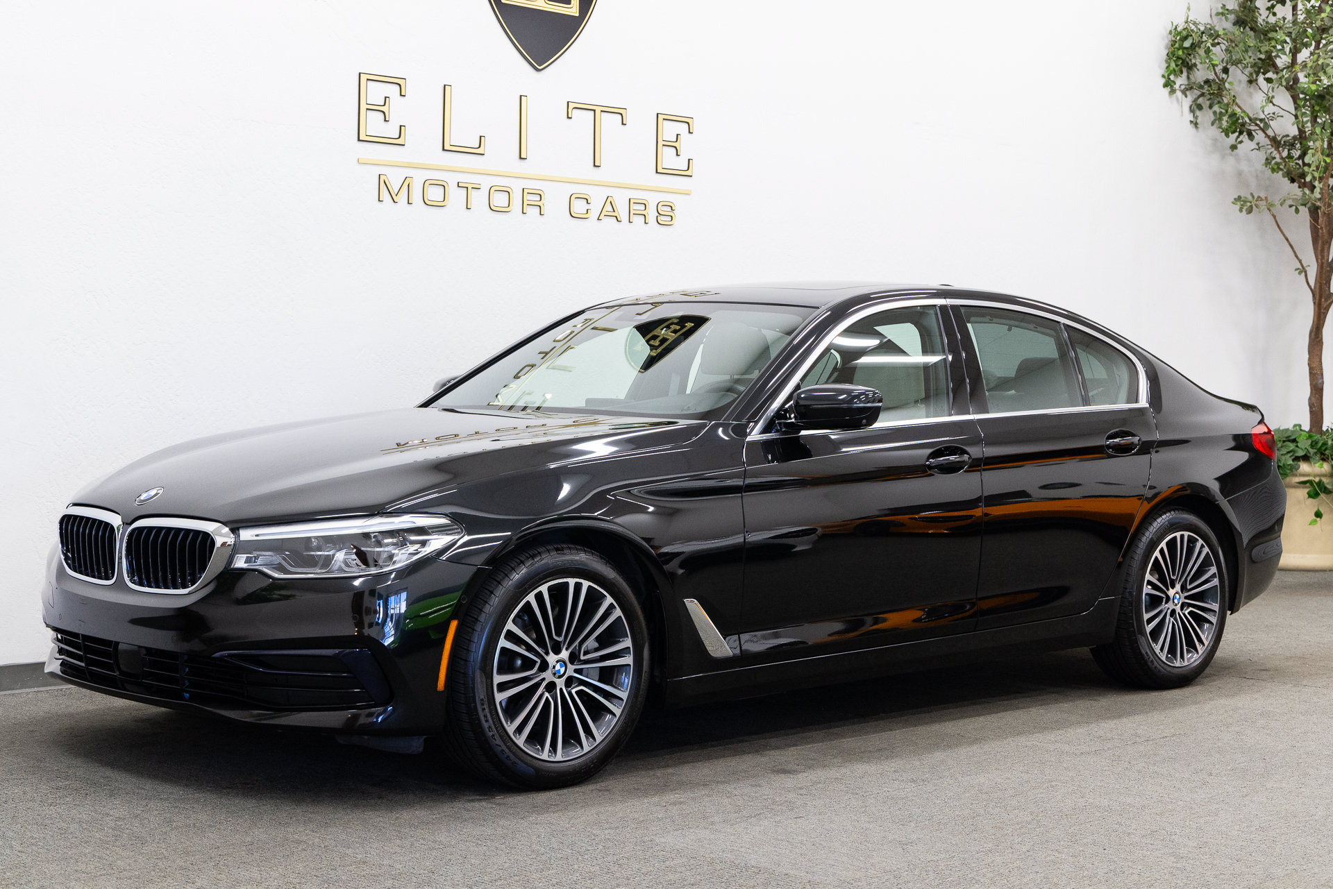 Used 2019 BMW 540i w/ Premium Package RWD image 1