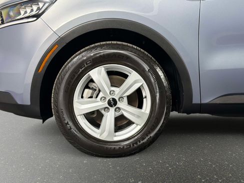 Used 2023 Kia Sorento LX FWD image 15