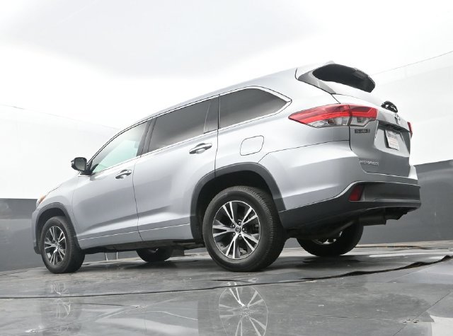 Used 2017 Toyota Highlander LE FWD image 10