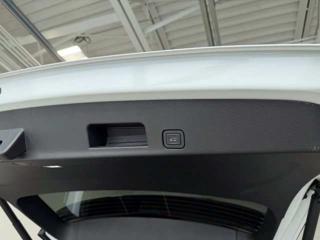 Used 2026 GMC Acadia Elevation w/ Elevation Premium Package FWD image 34