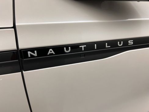 Used 2025 Lincoln Nautilus Premier w/ Equipment Group 102A image 39