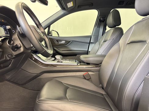 Used 2025 Audi Q7 2.0T Premium w/ Convenience Package image 5