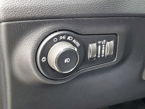 Used 2021 Jeep Compass Limited FWD image 13