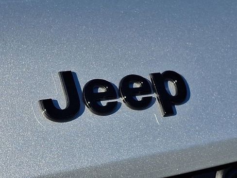 New 2025 Jeep Grand Cherokee L Limited w/ MOPAR Finishing Package AWD/4WD image 18