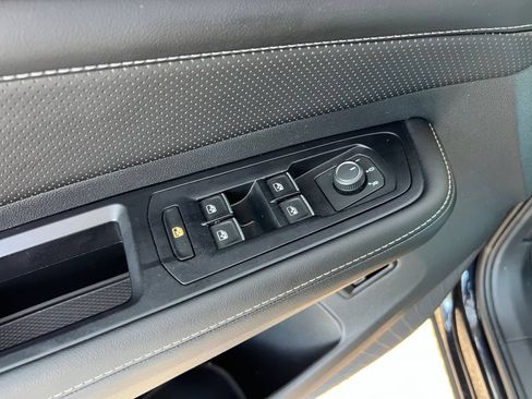 Used 2026 Volkswagen Atlas SE FWD image 18