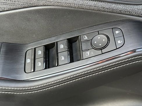 Used 2023 Nissan Rogue SV image 18