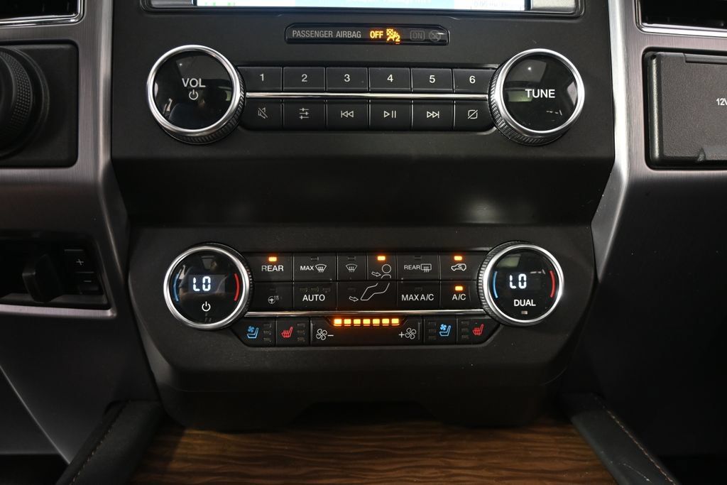 Used 2020 Ford Expedition Platinum AWD/4WD image 32
