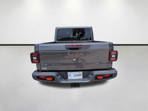 Used 2025 Jeep Gladiator Mojave w/ Technology Group AWD/4WD image 5