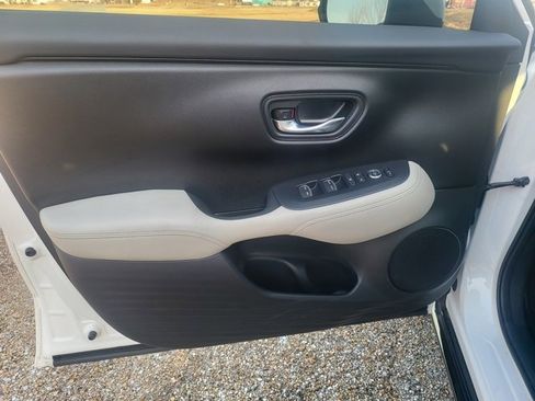 Used 2025 Honda HR-V EX-L image 11