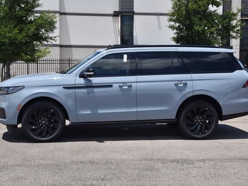New 2026 Lincoln Navigator Reserve w/ Jet Appearance Package AWD/4WD image 11