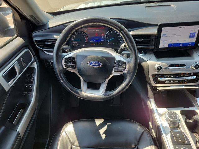 Used 2021 Ford Explorer XLT w/ Equipment Group 202A AWD/4WD image 12