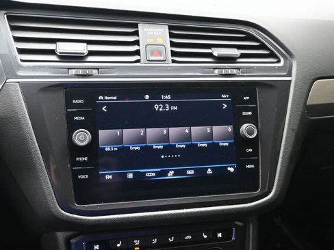 Used 2021 Volkswagen Tiguan SE AWD/4WD image 15