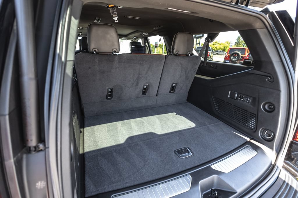 Used 2024 GMC Yukon XL Denali Ultimate AWD/4WD image 36