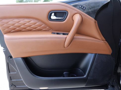 Used 2019 INFINITI QX80 Luxe image 12