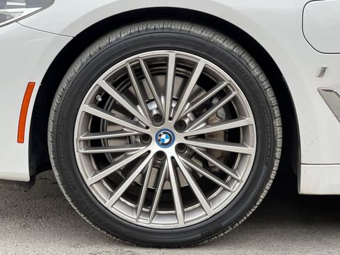 Used 2018 BMW 530e w/ Premium Package 2 image 12