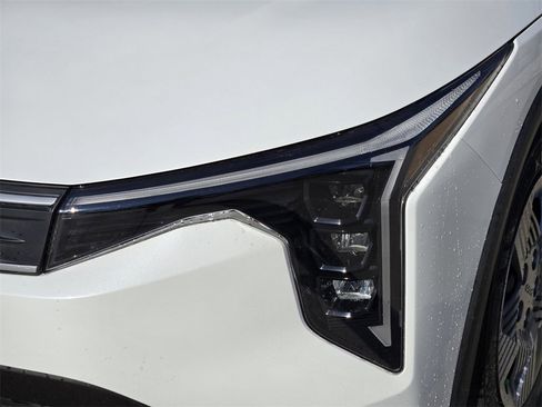 New 2025 Kia K4 LX image 6