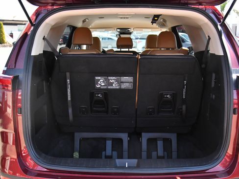 Used 2022 Kia Carnival LX FWD image 43
