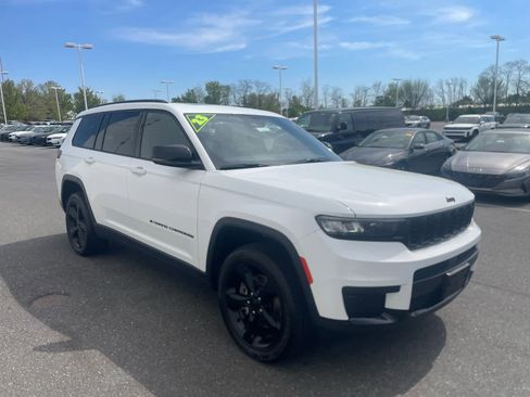 Used 2023 Jeep Grand Cherokee L Laredo AWD/4WD image 3