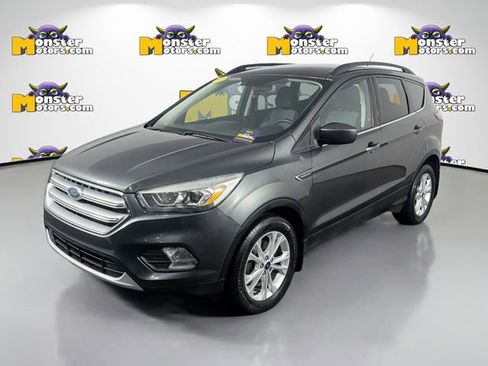 Used 2017 Ford Escape SE w/ Equipment Group 201A FWD image 1
