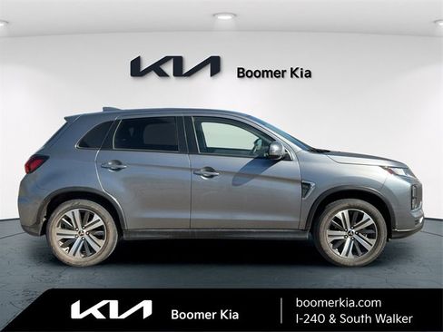 Used 2021 Mitsubishi Outlander Sport SE image 4