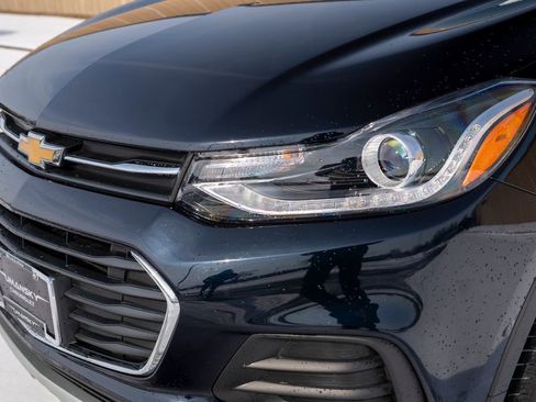 Certified 2021 Chevrolet Trax LT w/ Driver Confidence Package image 10