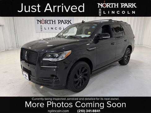 Used 2024 Lincoln Navigator Reserve image 1